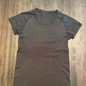 Black Lululemon Swiftly Tech tee